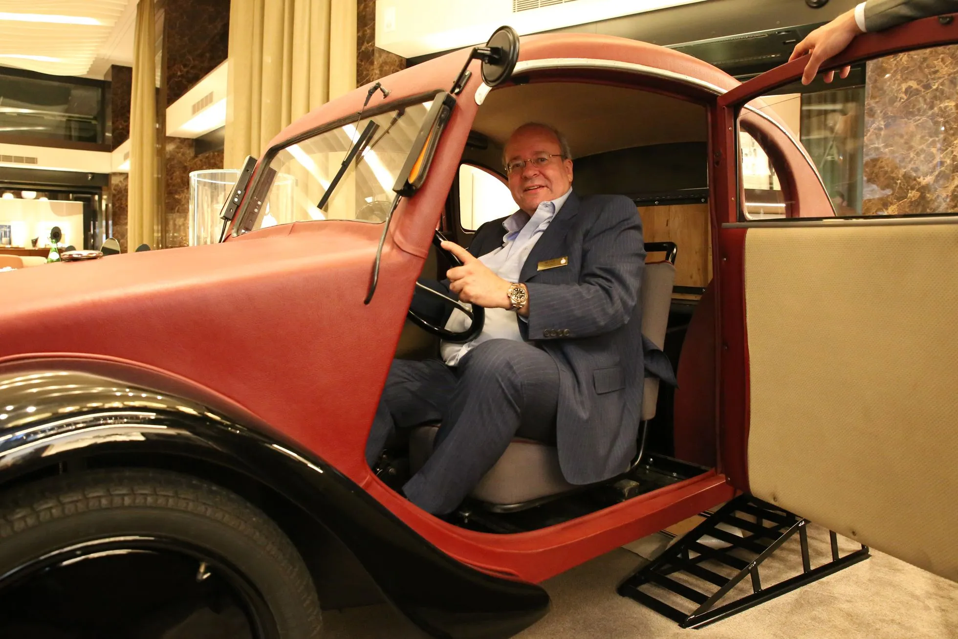 Lorenz Schmid recreating the 1936 photo